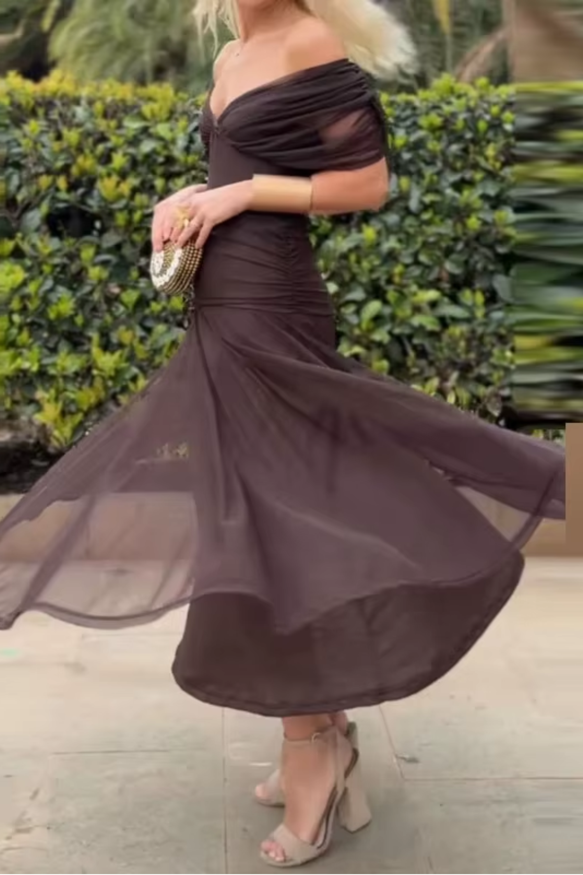 Louise | Elegancka sukienka maxi na przyjęcie z dekoltem w serek