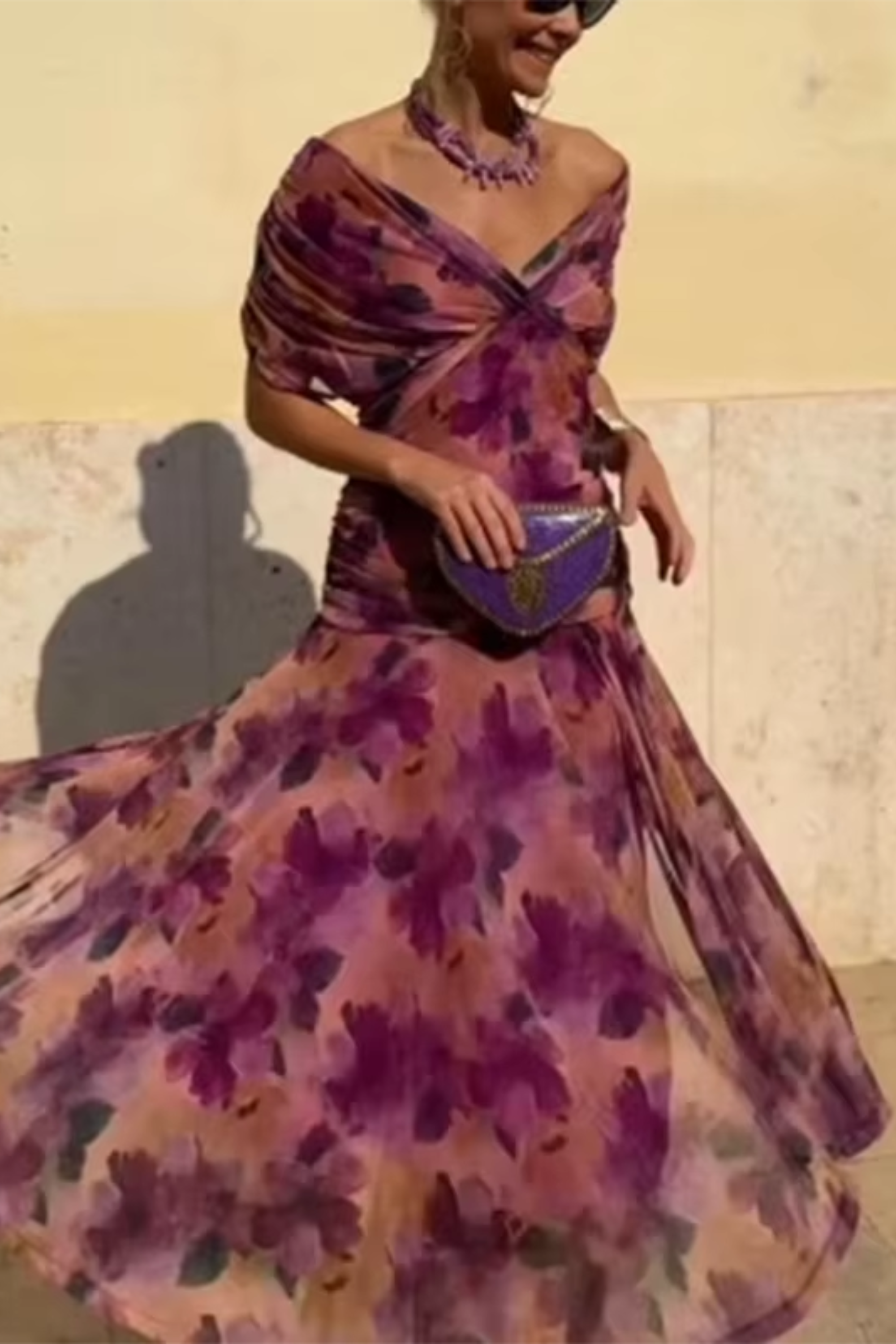 Louise | Elegancka sukienka maxi na przyjęcie z dekoltem w serek