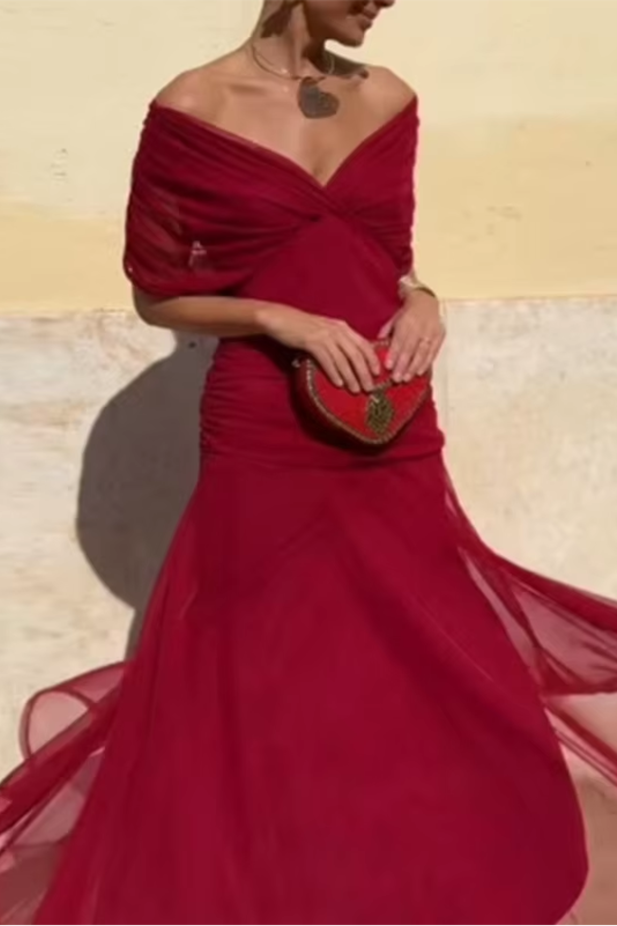 Louise | Elegancka sukienka maxi na przyjęcie z dekoltem w serek